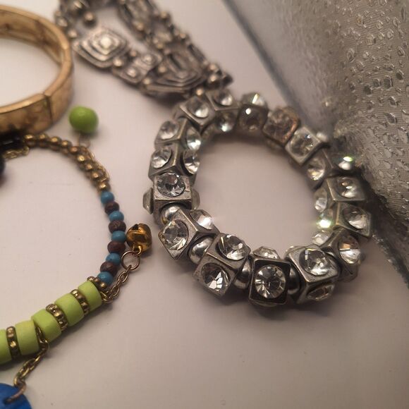 Lot Of 16 Used Unbranded Bracelets - Picture 5 of 9